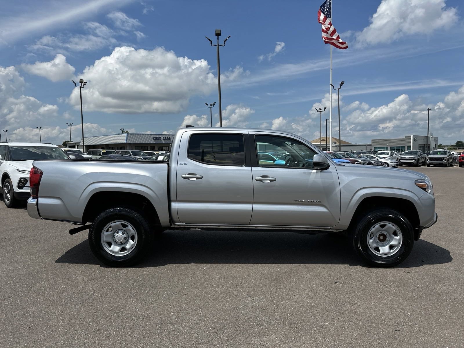 Used 2022 Toyota Tacoma SR5 with VIN 3TYAX5GN2NT045934 for sale in Southaven, MS