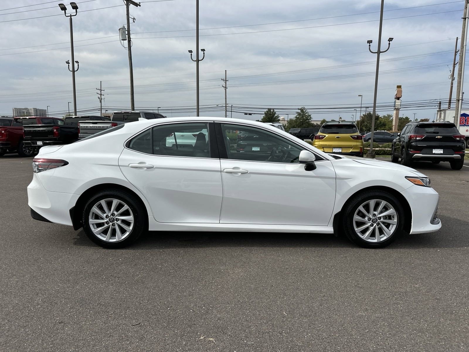 Used 2022 Toyota Camry LE with VIN 4T1C11AK6NU694043 for sale in Southaven, MS