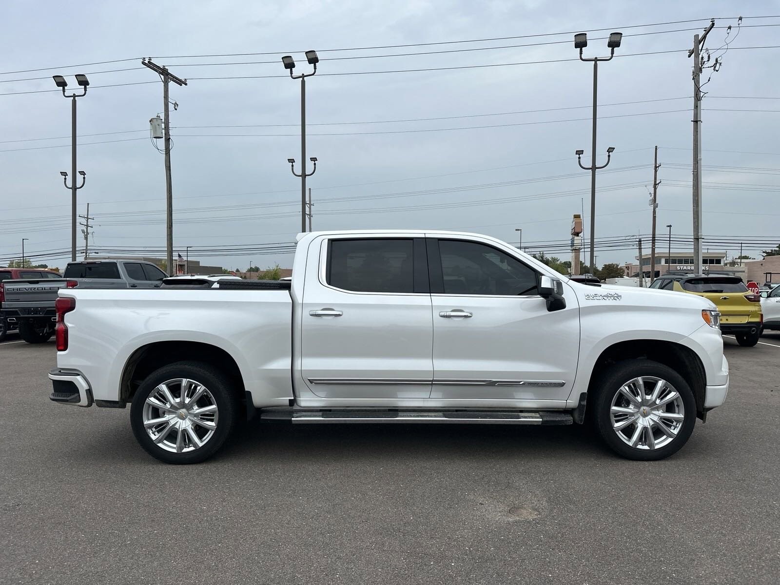 Used 2023 Chevrolet Silverado 1500 High Country with VIN 1GCUDJEDXPZ237592 for sale in Southaven, MS