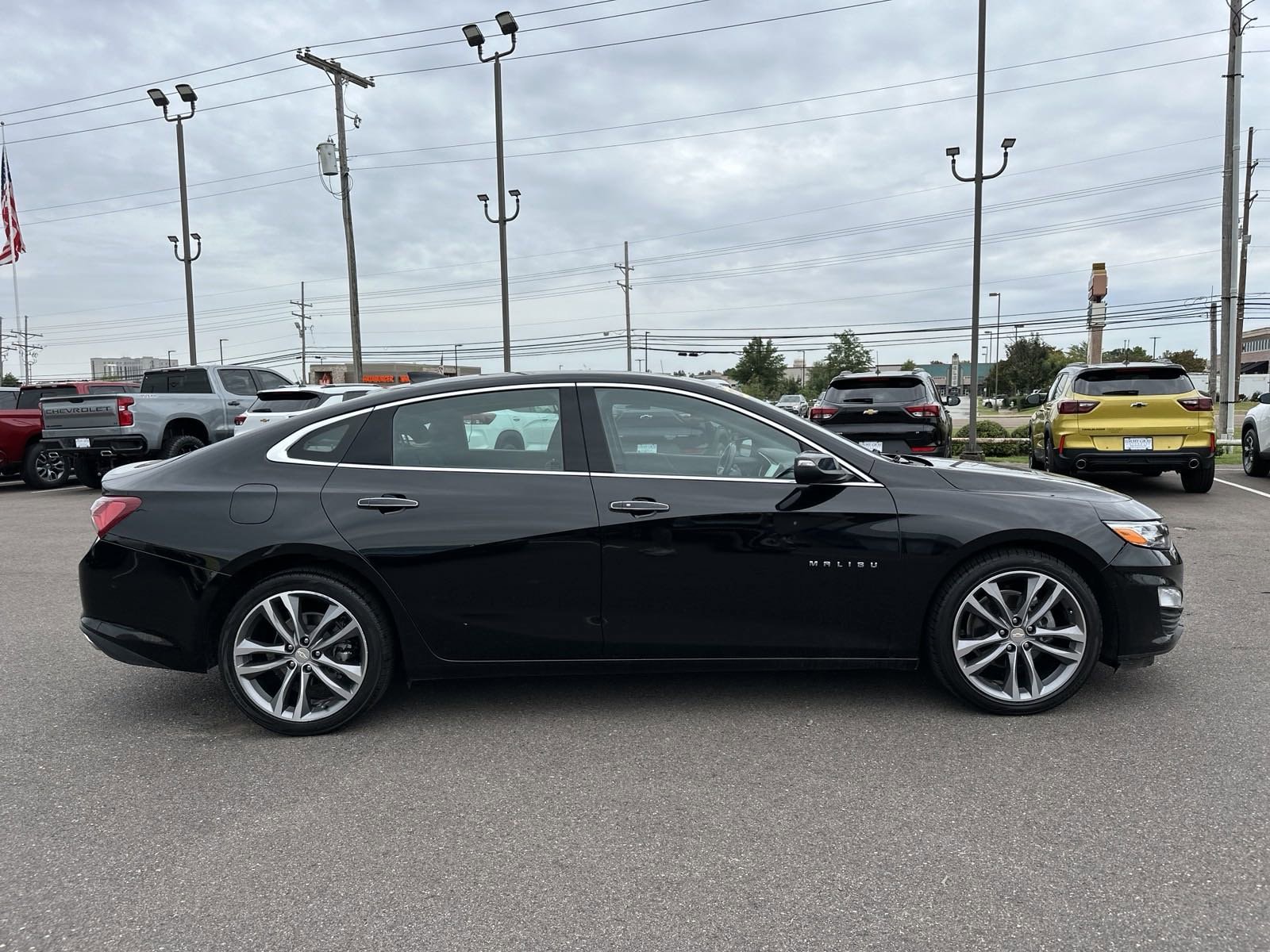 Used 2022 Chevrolet Malibu Premier with VIN 1G1ZE5SX9NF202297 for sale in Southaven, MS