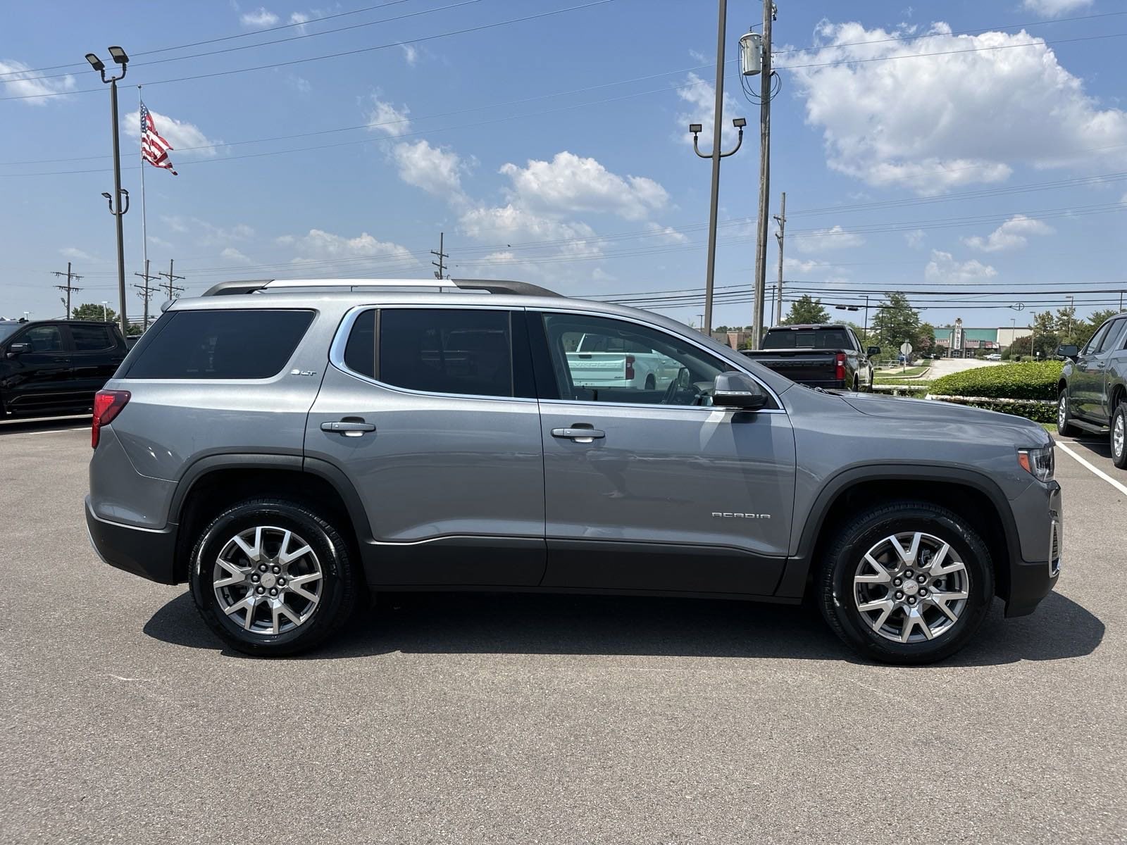 Used 2021 GMC Acadia SLT with VIN 1GKKNMLS1MZ191321 for sale in Southaven, MS