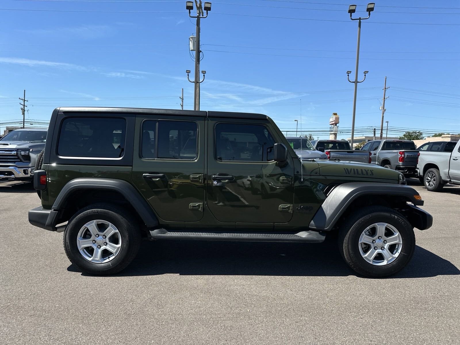 Used 2022 Jeep Wrangler Unlimited Willys Sport with VIN 1C4HJXDGXNW183329 for sale in Southaven, MS