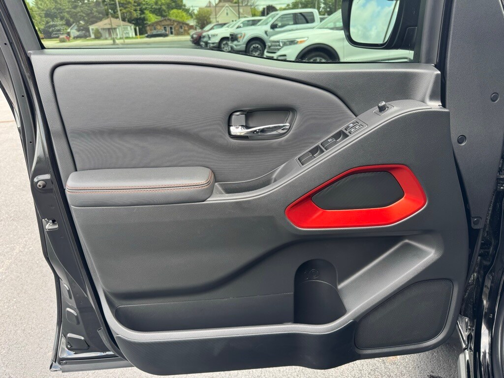 2023 Nissan Frontier PRO-4X photo 2