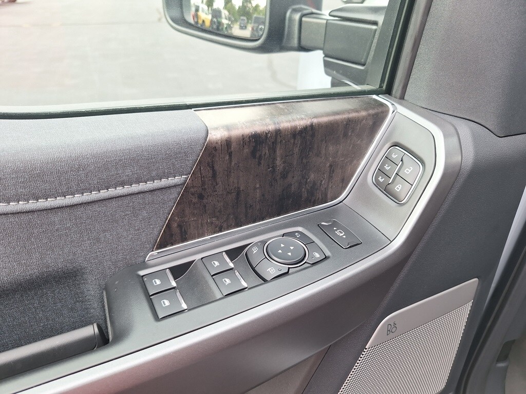 2026 Ford F-250 photo 3