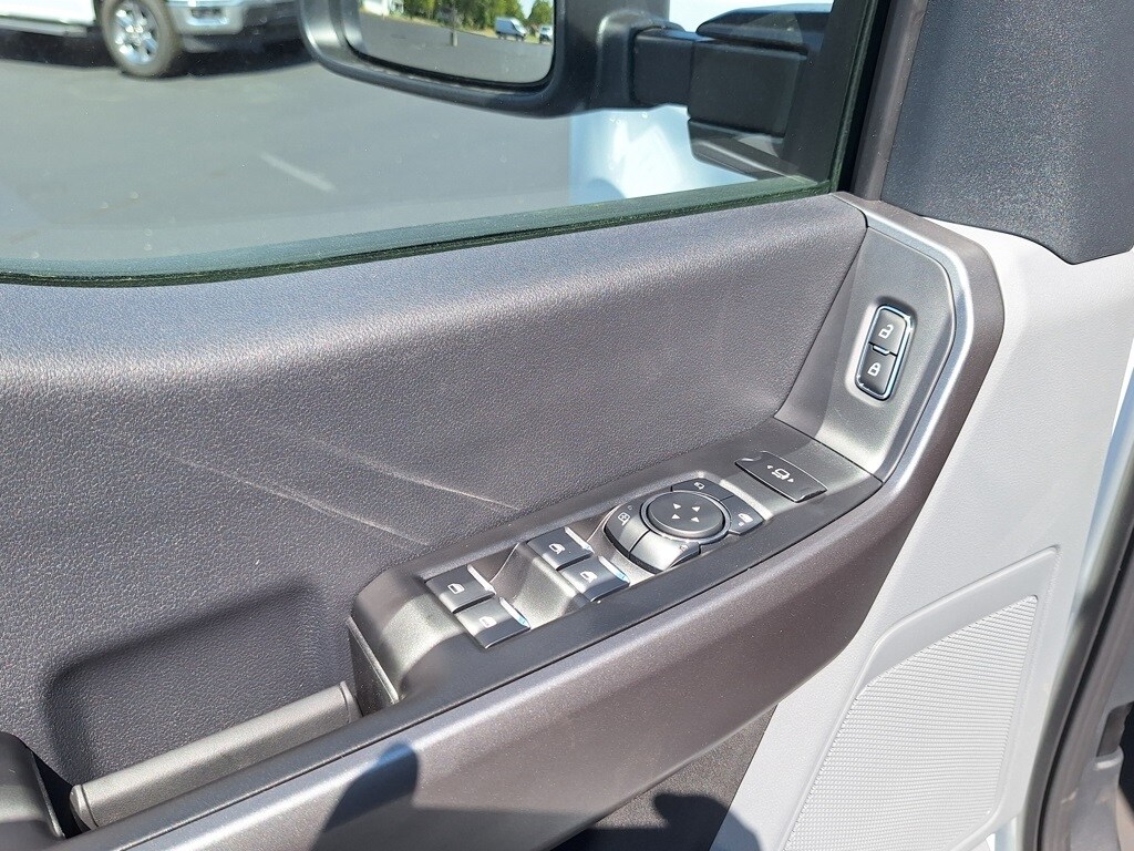 2026 Ford F-350 photo 3