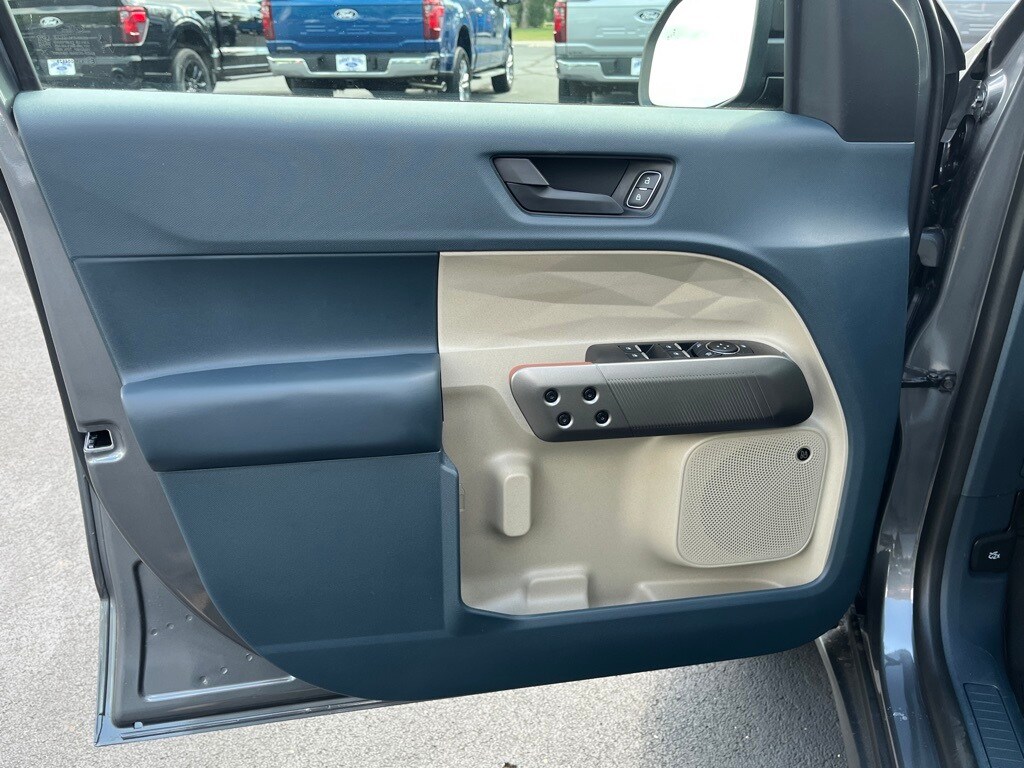 2025 Ford Maverick Lariat photo 2