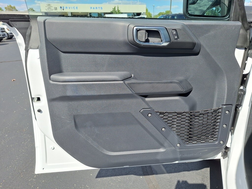 2025 Ford Bronco Base photo 2