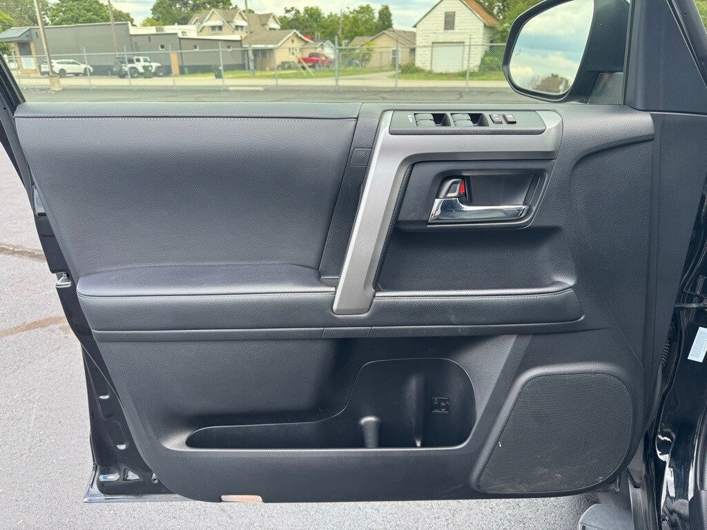 2024 Toyota 4Runner SR5 Premium photo 2
