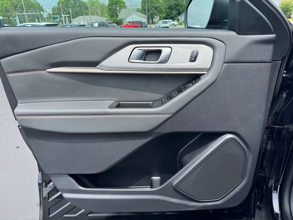Used 2025 Ford Explorer Active with VIN 1FMUK8DH2SGA01148 for sale in Aurora, MO