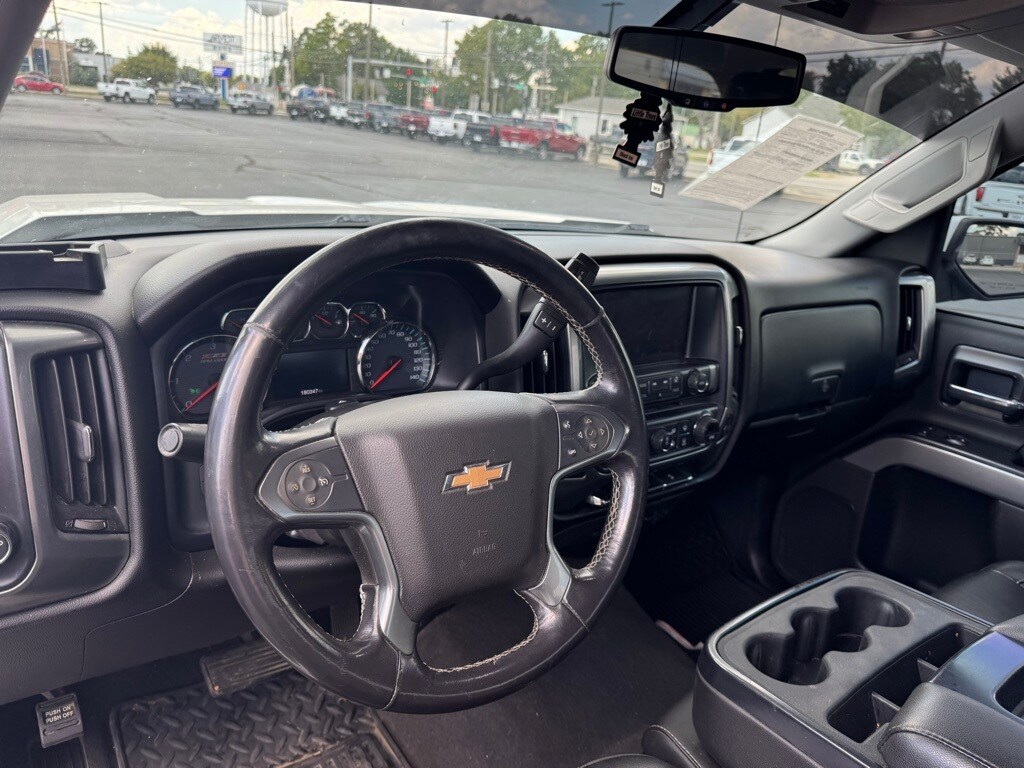 2018 Chevrolet Silverado 1500 LT photo 4
