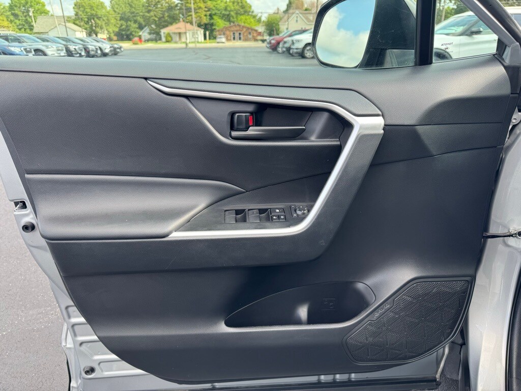2024 Toyota RAV4 LE photo 2