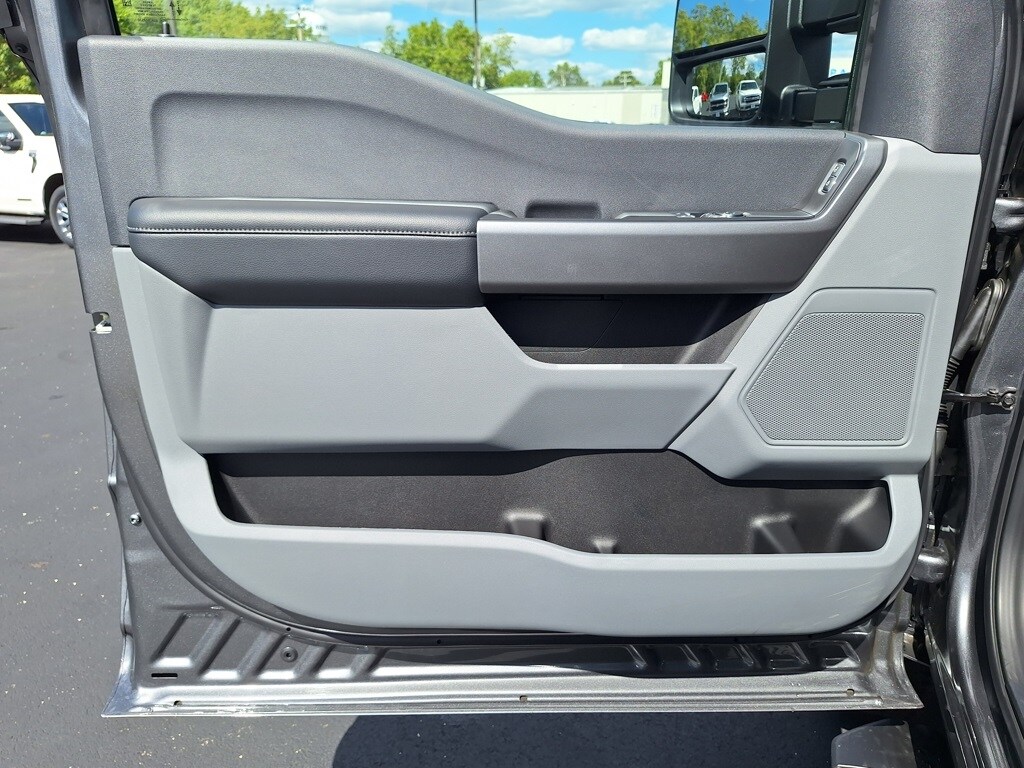 2026 Ford F-250 photo 2