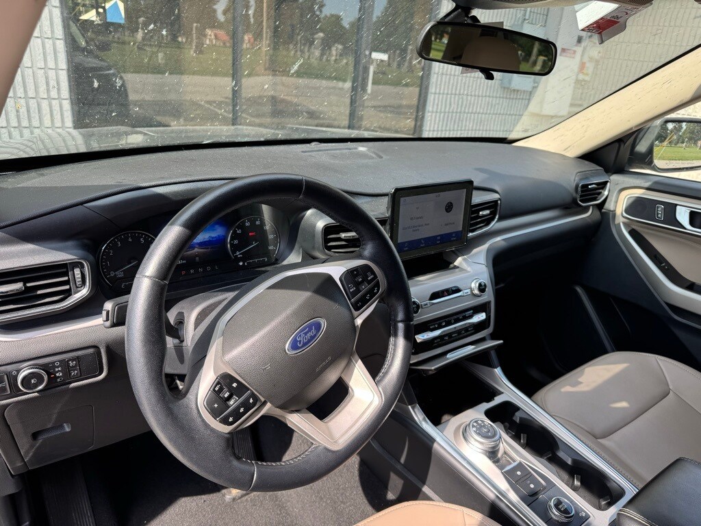2023 Ford Explorer XLT photo 4