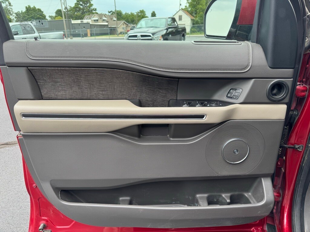2021 Ford Expedition Limited photo 2