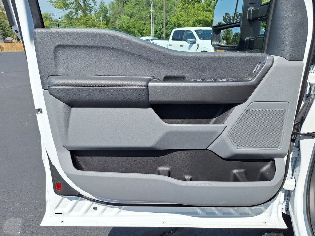 2026 Ford F-350 photo 2