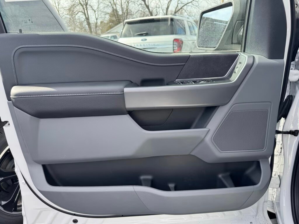 2025 Ford F-150 XLT photo 2