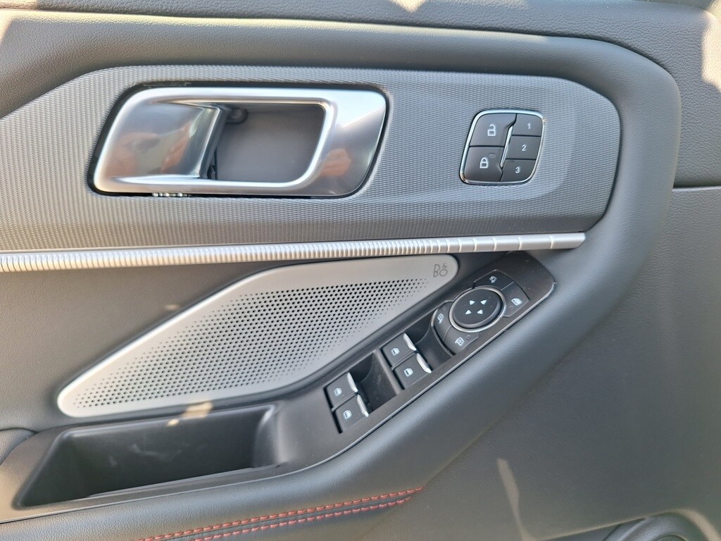 2026 Ford Explorer ST photo 3
