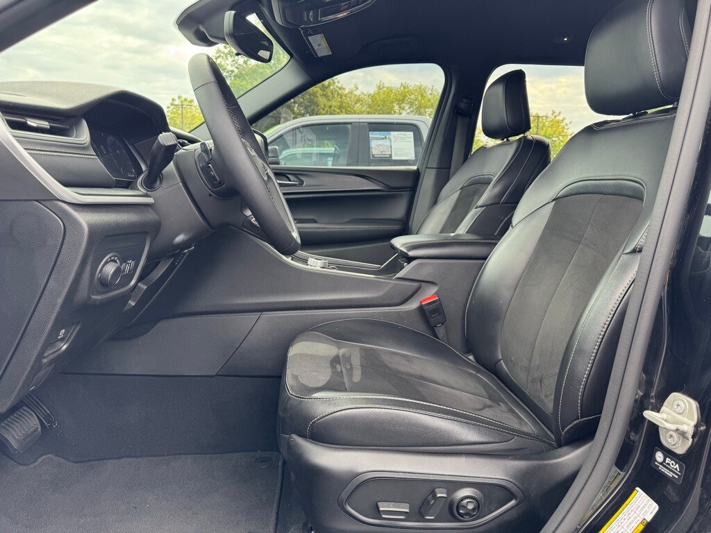 2024 Jeep Grand Cherokee Altitude photo 4