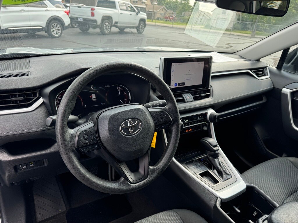 2024 Toyota RAV4 LE photo 4