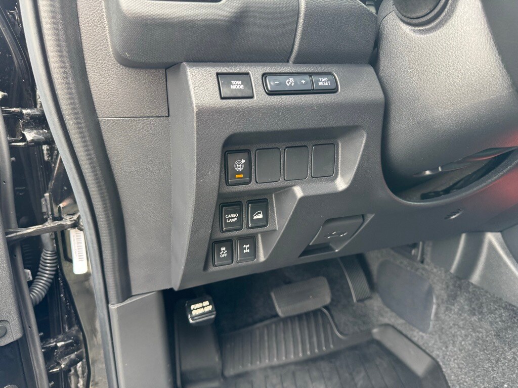2023 Nissan Frontier PRO-4X photo 3
