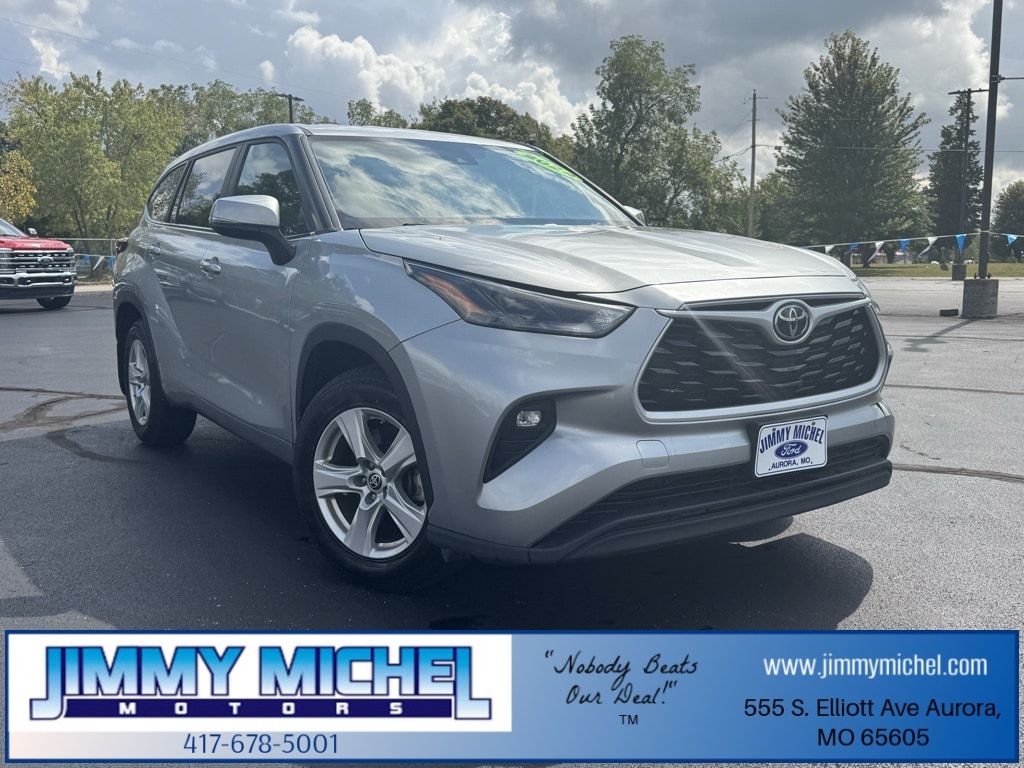 2024 Toyota Highlander LE's photo