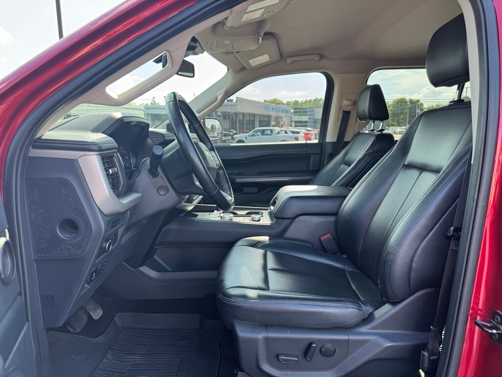 2022 Ford Expedition MAX XLT photo 4