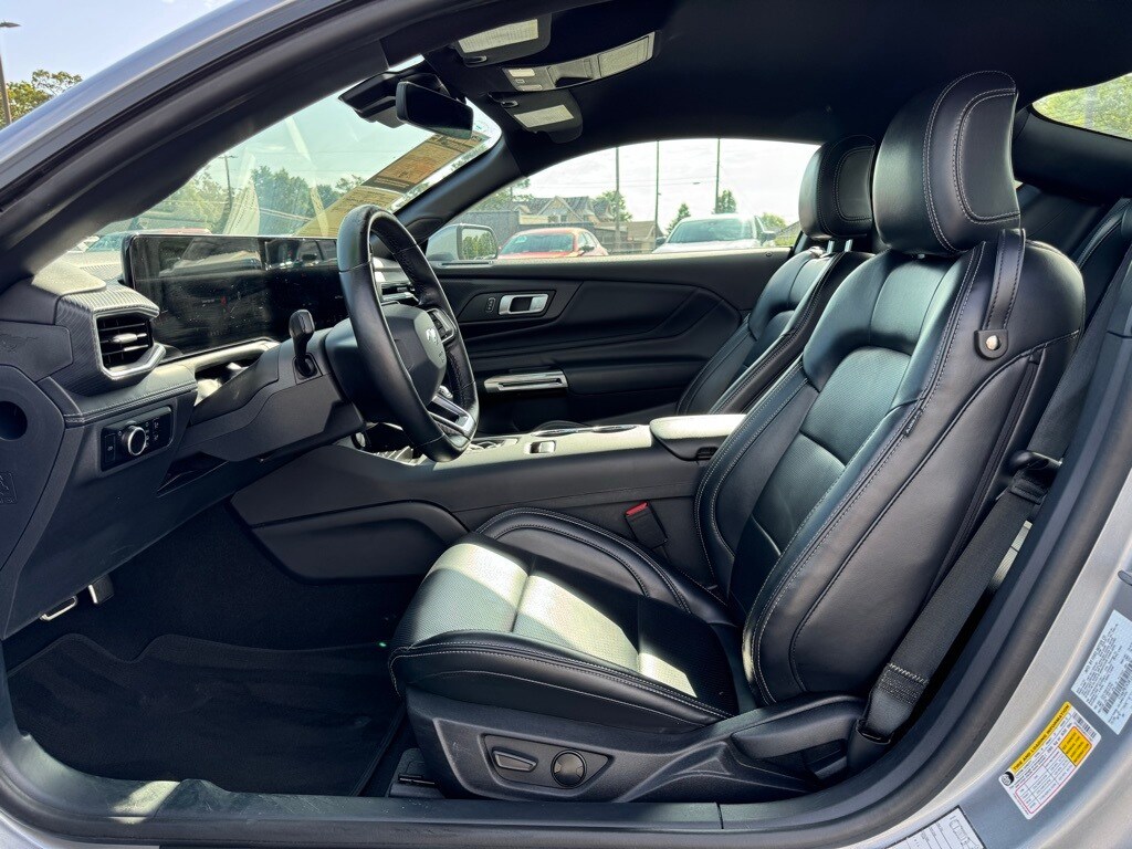 2024 Ford Mustang EcoBoost Premium photo 4