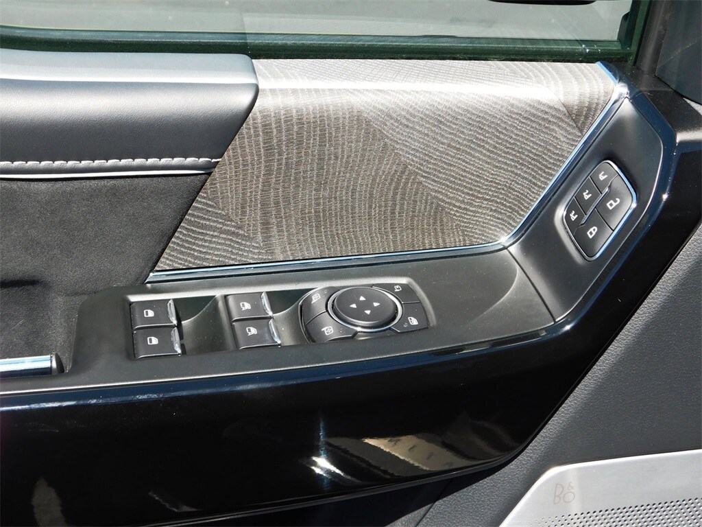 2022 Ford F-150 Lightning Platinum photo 3