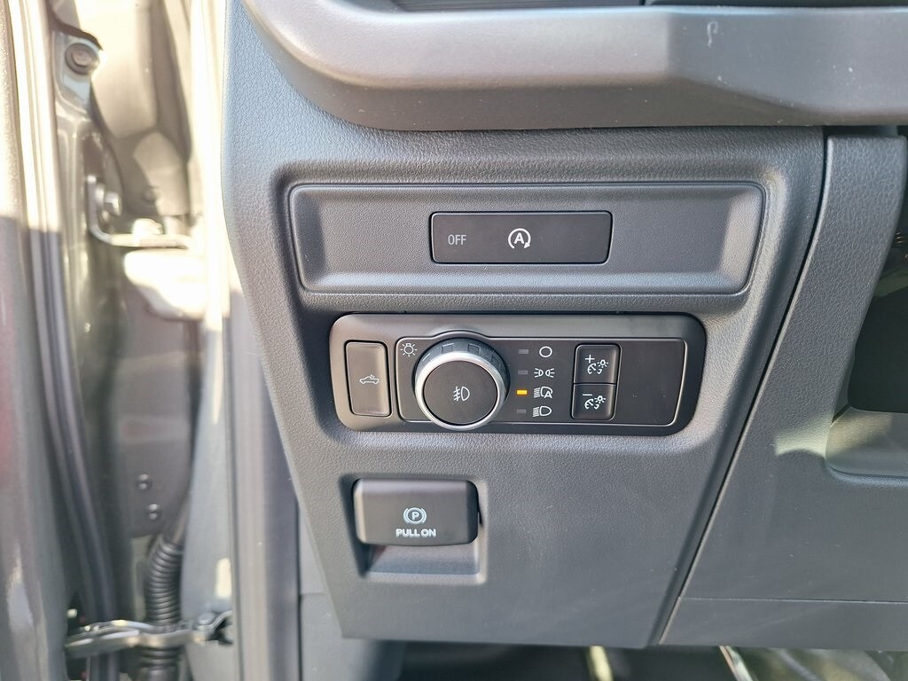 2025 Ford F-150 XL photo 4