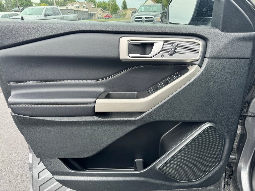 2023 Ford Explorer Limited photo 2