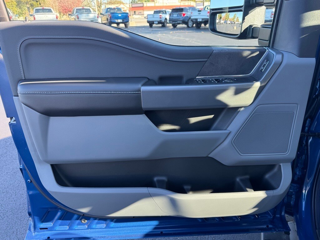 2024 Ford F-150 XLT photo 2