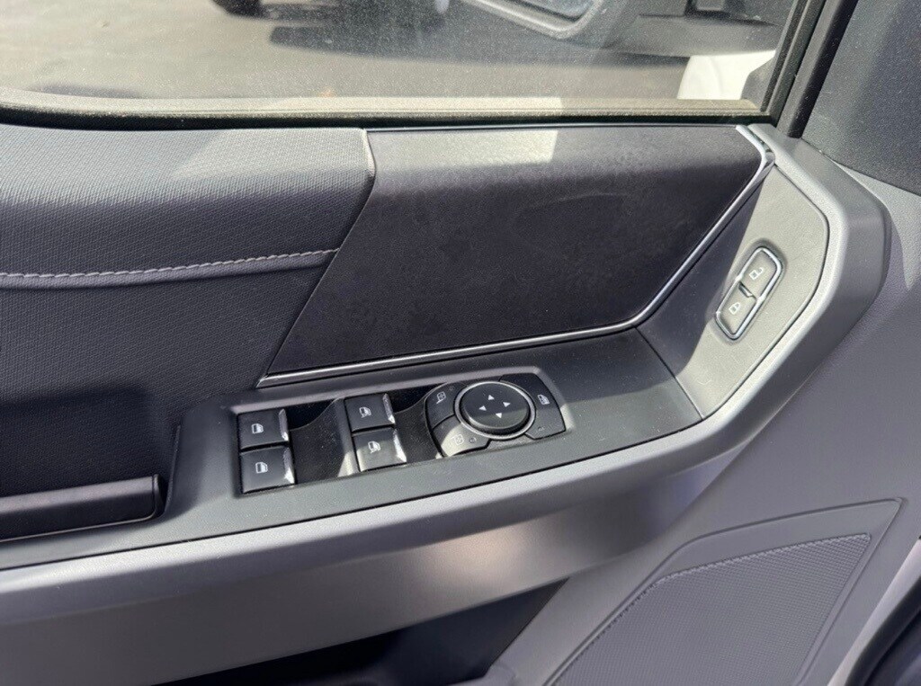 2025 Ford F-150 XLT photo 3