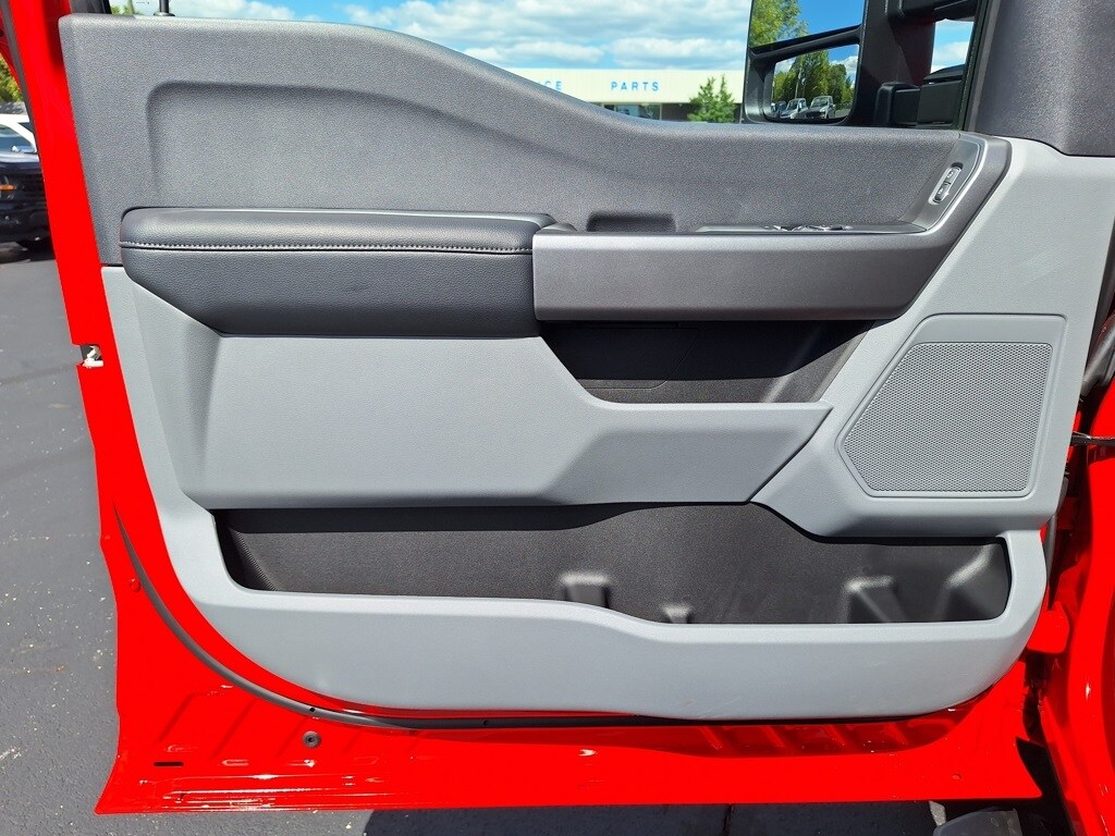 2026 Ford F-250 photo 2
