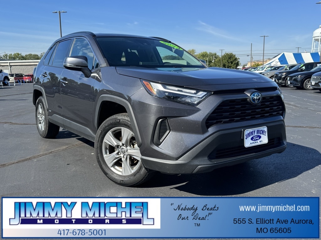 2024 Toyota RAV4 XLE's photo