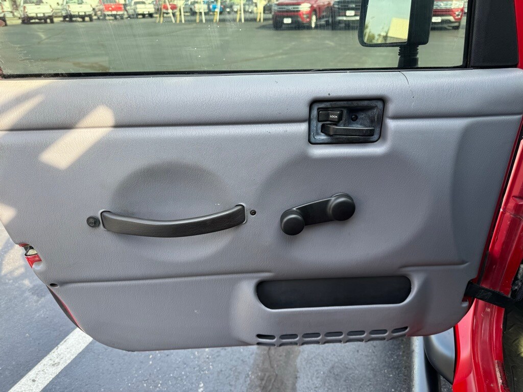 1997 Jeep Wrangler SE photo 2