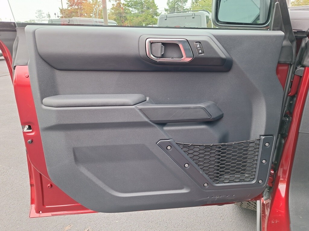 2025 Ford Bronco Badlands photo 2