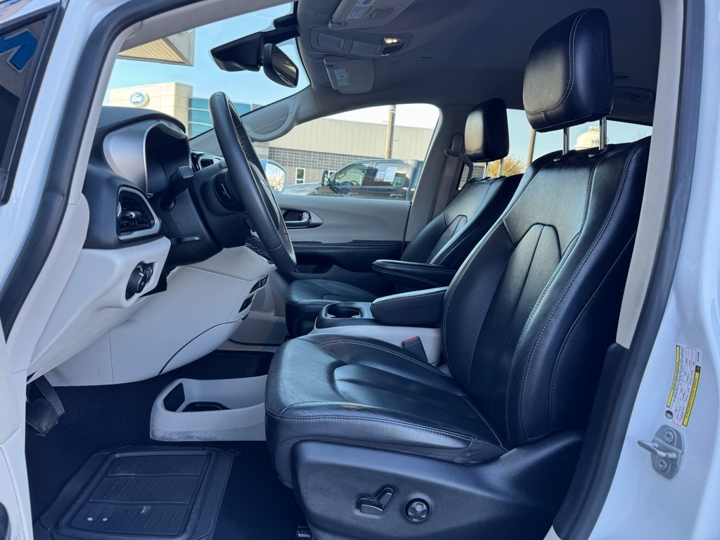 Used 2022 Chrysler Pacifica Touring L Minivan/Van
