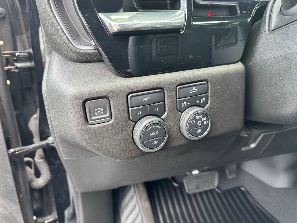 2024 Chevrolet Silverado 1500 RST photo 3