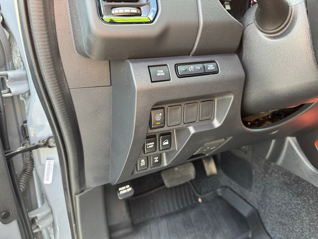 2023 Nissan Frontier PRO-4X photo 3