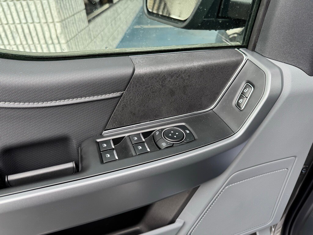 2025 Ford F-150 XLT photo 3