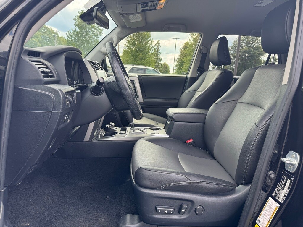 2024 Toyota 4Runner SR5 Premium photo 4