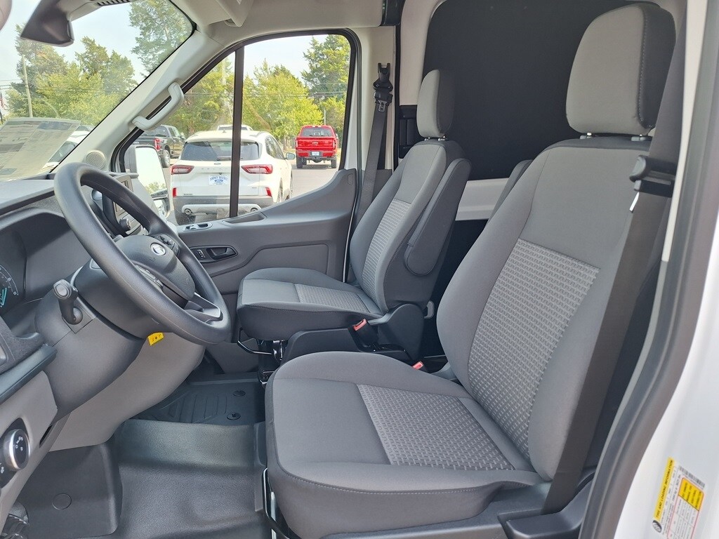 2025 Ford Transit photo 4