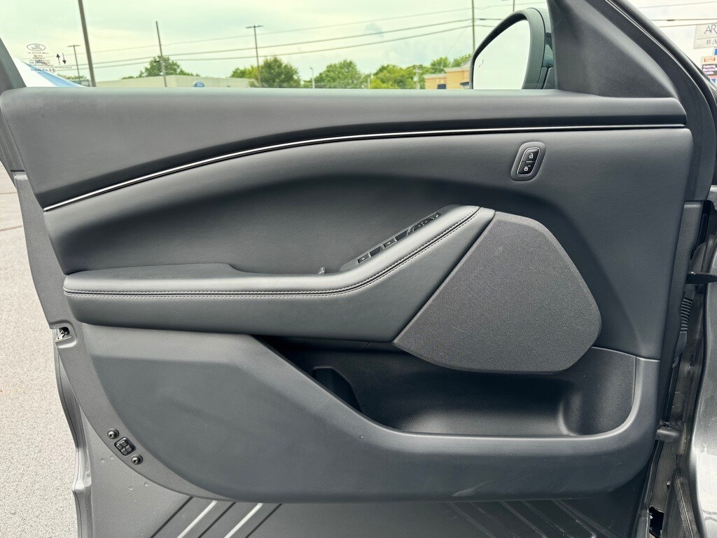 2023 Ford Mustang Mach-E Select photo 2