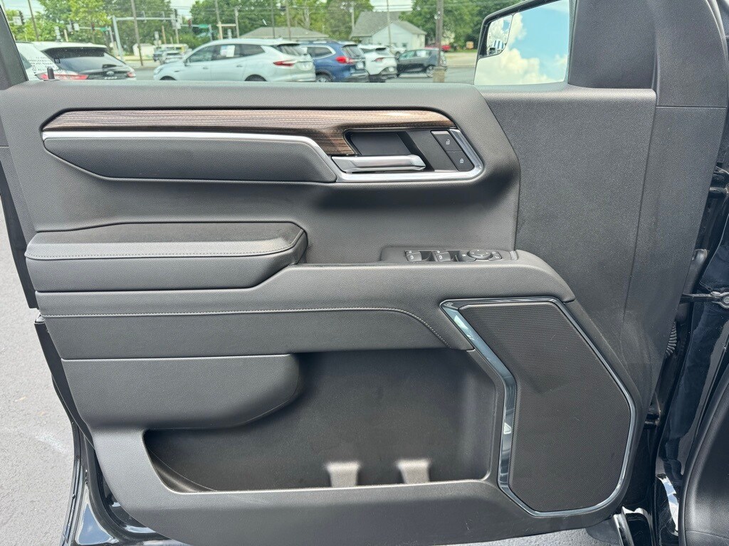 2024 Chevrolet Silverado 1500 RST photo 2