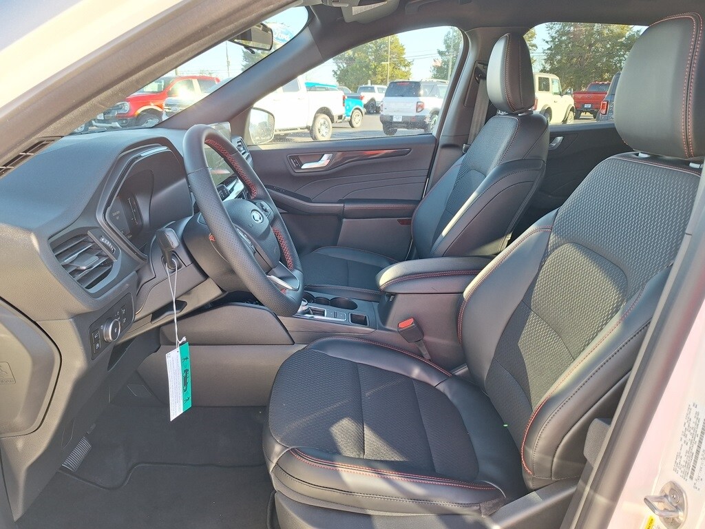 2026 Ford Escape Hybrid ST-Line Select photo 2