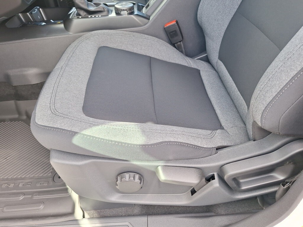 2025 Ford Bronco Base photo 4