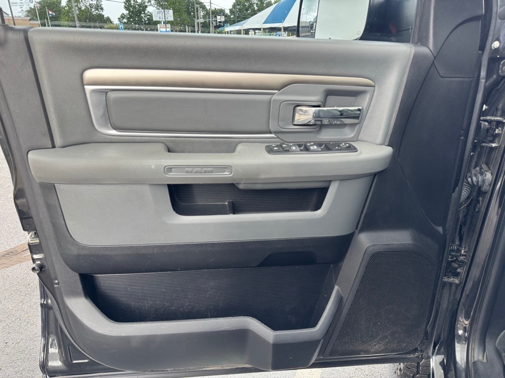 Used 2016 RAM Ram 2500 Pickup Big Horn/Lone Star with VIN 3C6UR5DJ9GG310944 for sale in Aurora, MO