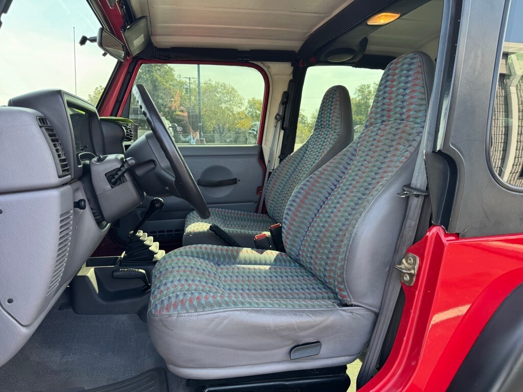 1997 Jeep Wrangler SE photo 3