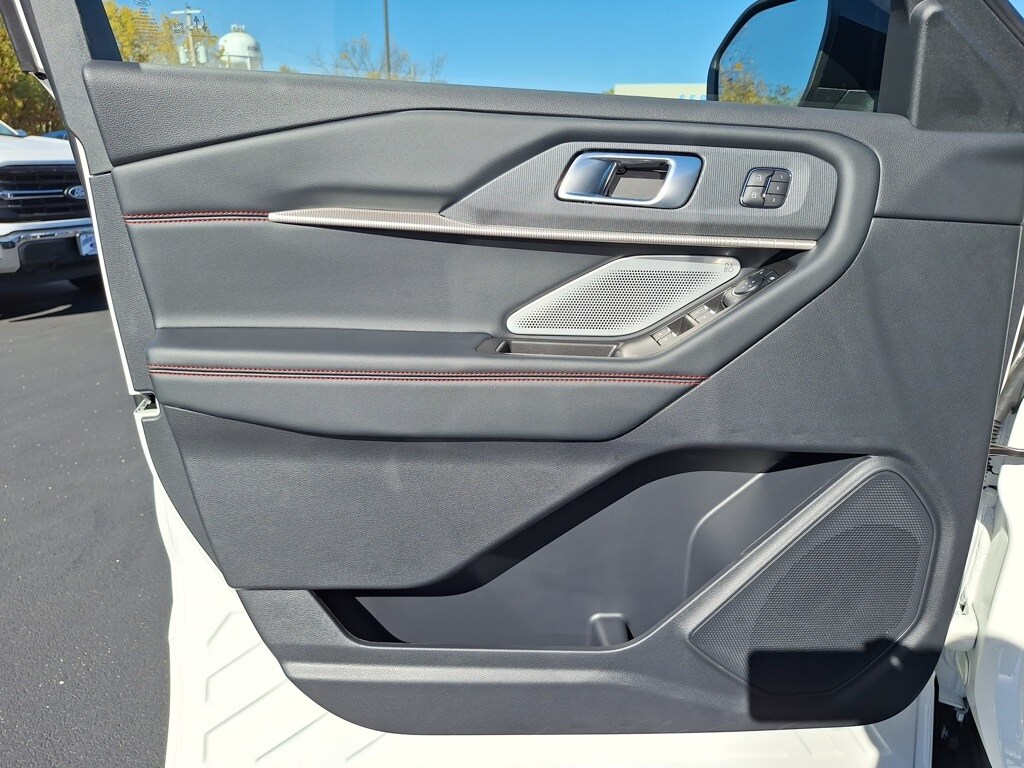 2026 Ford Explorer ST photo 2