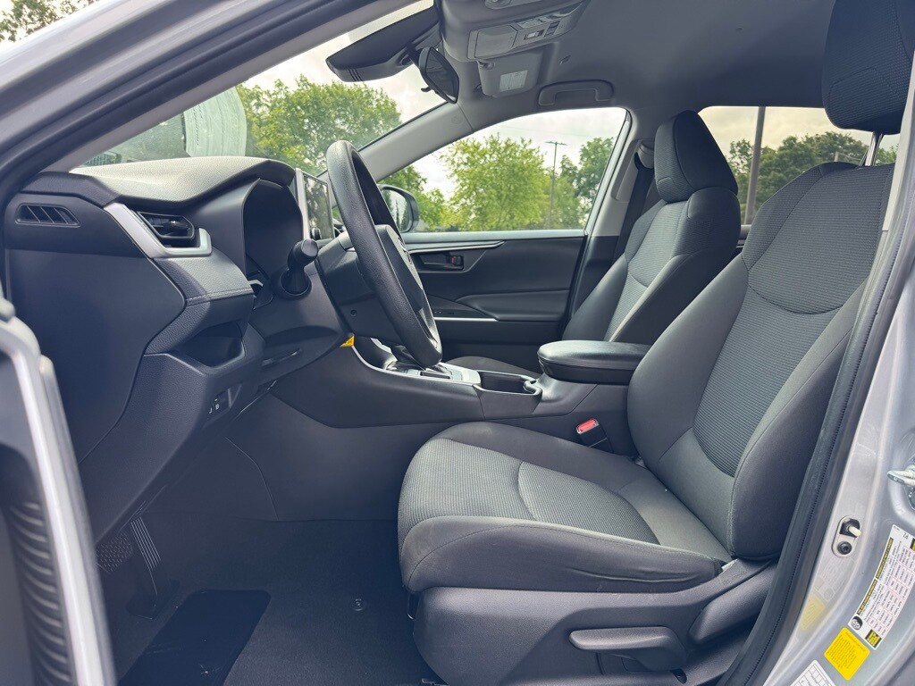 2024 Toyota RAV4 LE photo 3